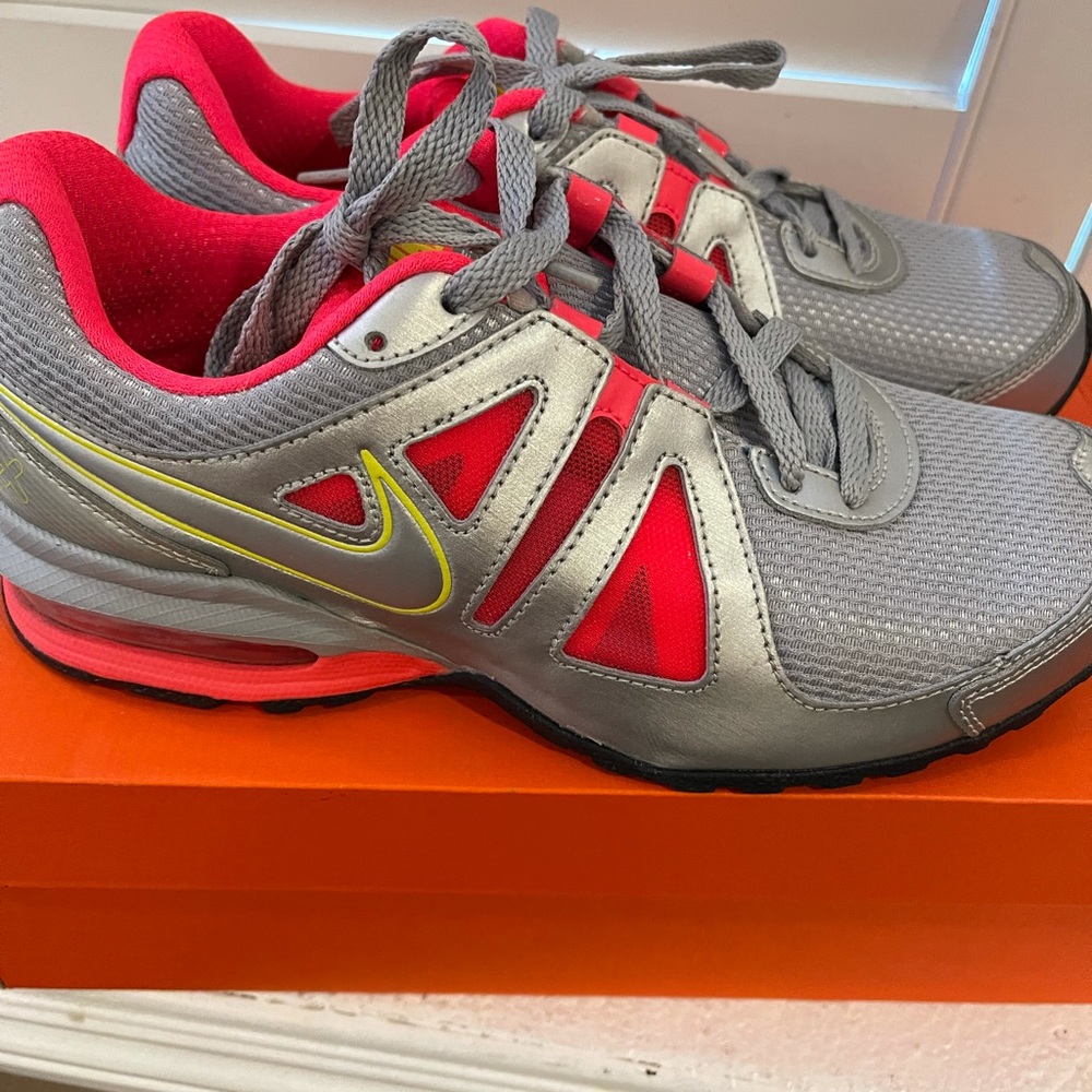 Women’s Nike Tennis Shoes